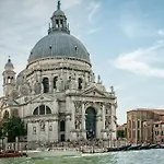 Luxhaven Venice メストレ
