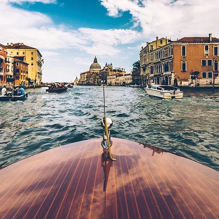 Luxhaven Venice Bed & Breakfast *