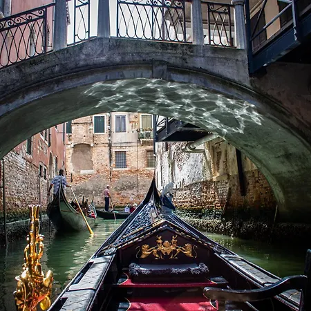 Luxhaven Venice Couette-café *